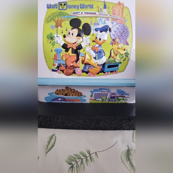 BUNDLE - Disney D23 (2023) metal retro lunchbox, record, and pendant - Picture 2 of 7